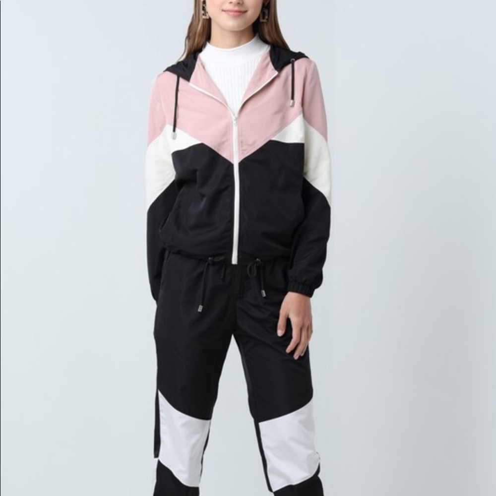 🆕 TIA Color Block Zip Hooded Windbreaker - Picture 4 of 8